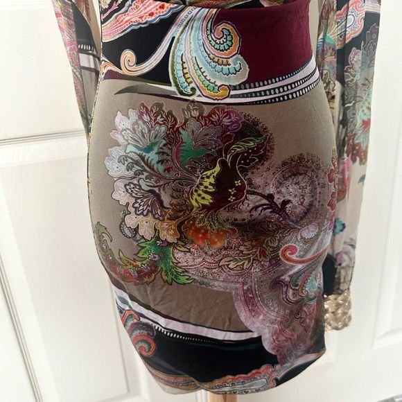 Sky Bodycon mini dress with gold cuffs - Picture 4 of 12